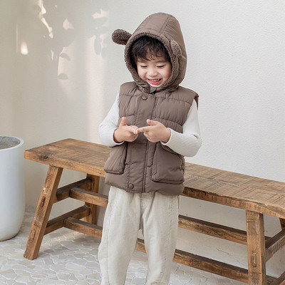 Παιδικό γιλέκο με μαλακή επένδυση και τρισδιάστατο στοιχείο στην κουκούλα