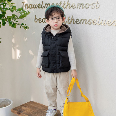 Παιδικό γιλέκο με μαλακή επένδυση και τρισδιάστατο στοιχείο στην κουκούλα