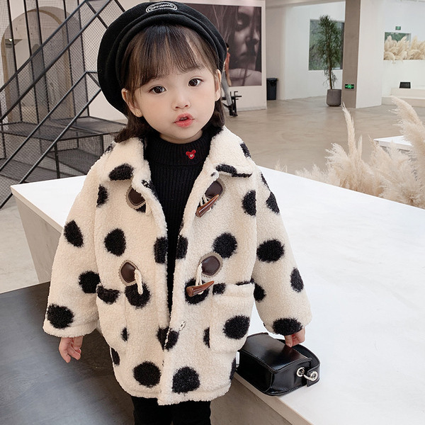 Μοντέρνο παιδικό παλτό πουά για κορίτσια