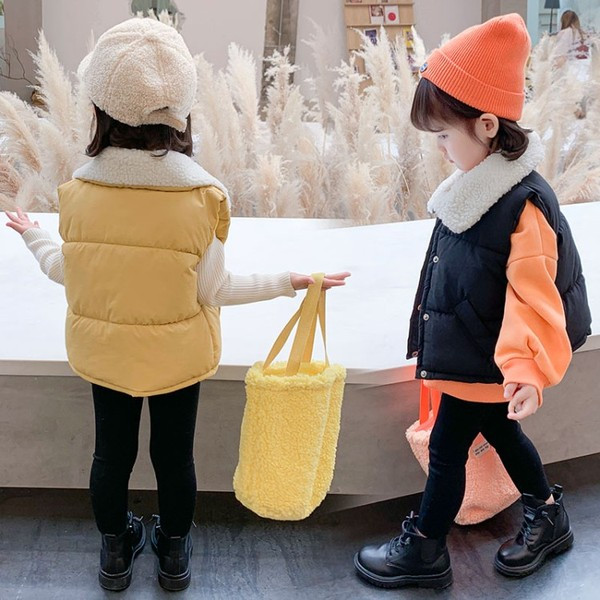 Pehme voodri ja nööpidega igapäevane lastevest