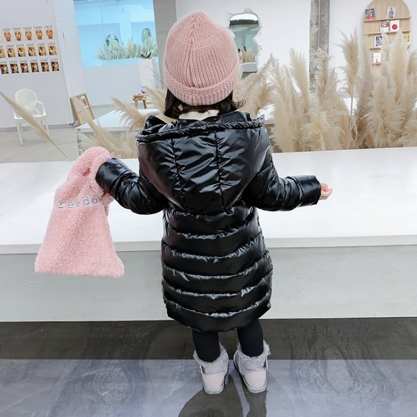 Laste vabaaja tõmbluku ja kapuutsiga must jope