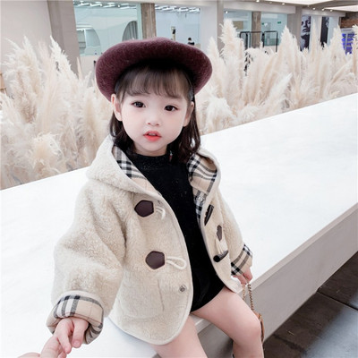 Beeži värvi kapuutsiga ja nööpidega laste sulejope