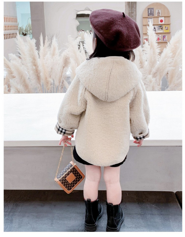 Beeži värvi kapuutsiga ja nööpidega laste sulejope