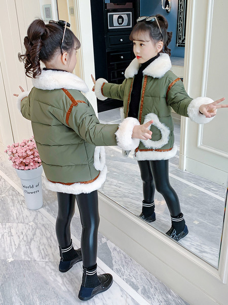 Χειμερινό παιδικό μπουφάν με γιακά και τσέπες