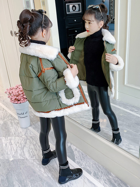 Χειμερινό παιδικό μπουφάν με γιακά και τσέπες