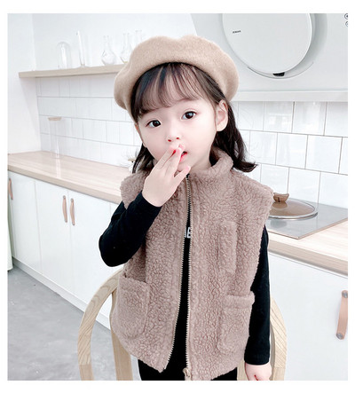 Kohev lukuga ja taskutega lastevest tüdrukutele