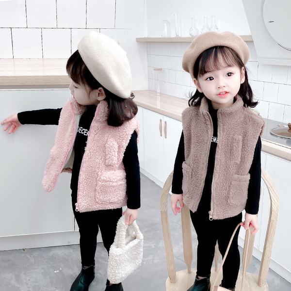 Kohev lukuga ja taskutega lastevest tüdrukutele