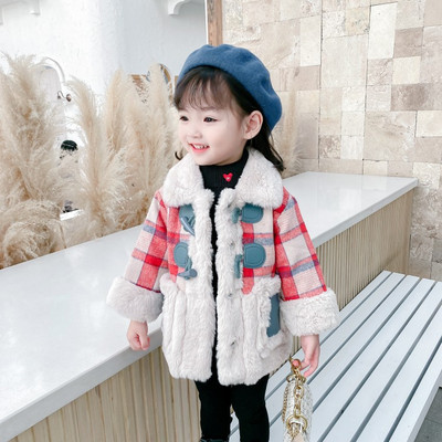 Κομψό παιδικό μπουφάν με γούνα και κουμπιά κατάλληλα για κορίτσια