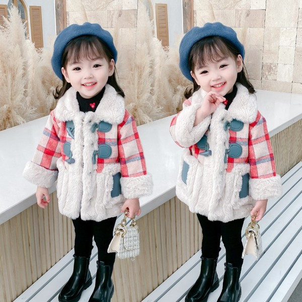 Κομψό παιδικό μπουφάν με γούνα και κουμπιά κατάλληλα για κορίτσια