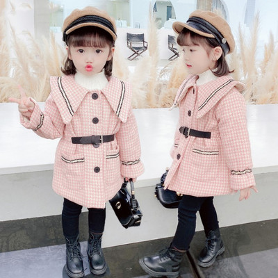 Moodne laste ruuduline mantel nööpide ja vööga