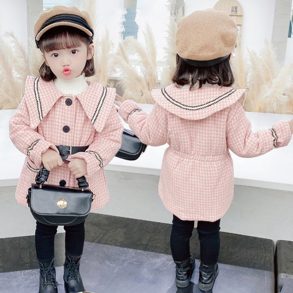 Moodne laste ruuduline mantel nööpide ja vööga