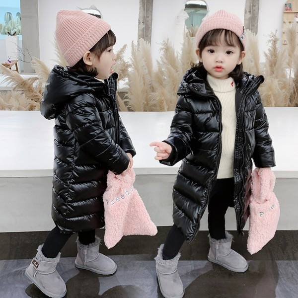 Μακρύ παιδικό μαύρο μπουφάν με φερμουάρ και κουκούλα για κορίτσια