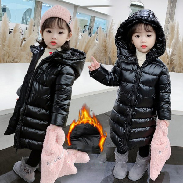 Μακρύ παιδικό μαύρο μπουφάν με φερμουάρ και κουκούλα για κορίτσια