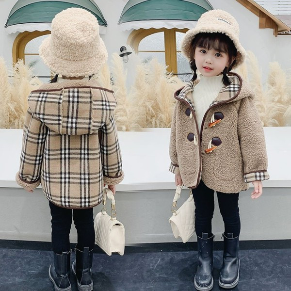 Kapuutsiga ja nööpidega laste sulejope tüdrukutele