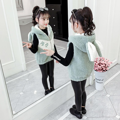 Пухен детски елек за момичета с качулка и 3D детайли