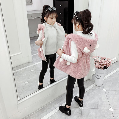 Пухен детски елек за момичета с качулка и 3D детайли