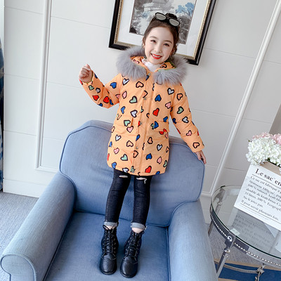 Модерно детско яке с пух на качулката и апликация сърца 