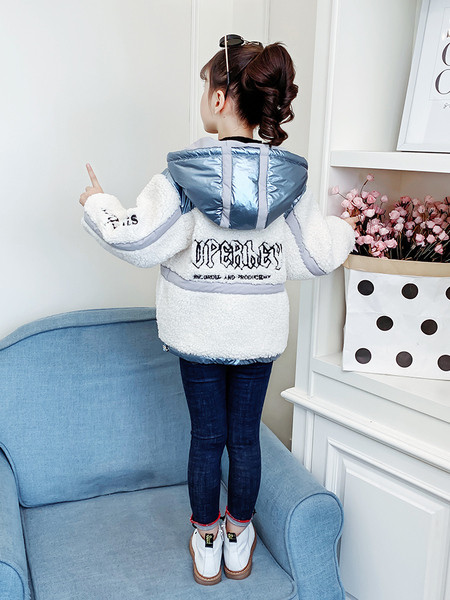 Kapuutsiga ja udusulega laste talvejope