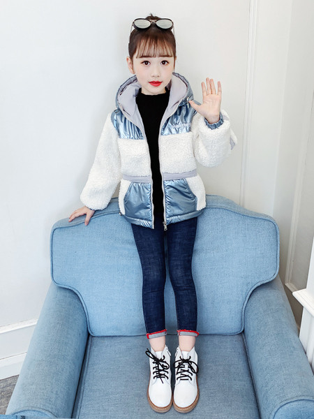 Kapuutsiga ja udusulega laste talvejope