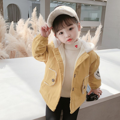 Moodne kapuutsi ja nööpidega laste talvejope