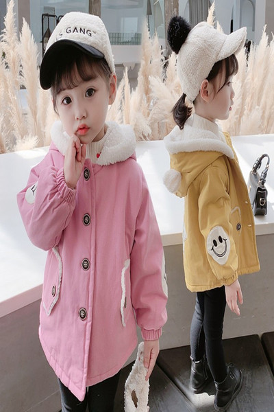 Moodne kapuutsi ja nööpidega laste talvejope