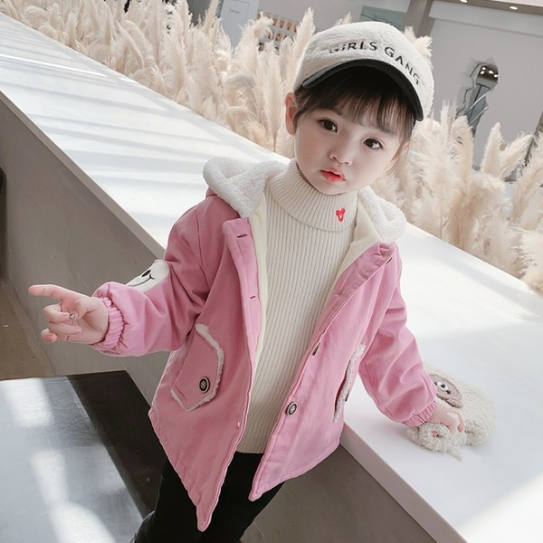 Moodne kapuutsi ja nööpidega laste talvejope