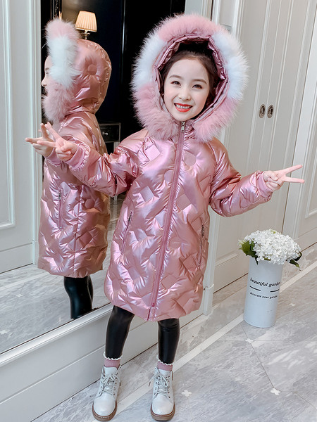 Moodne roosa kapuutsiga laste talvejope