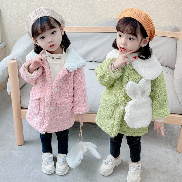 Igapäevane taskute ja nööpidega laste sulejope