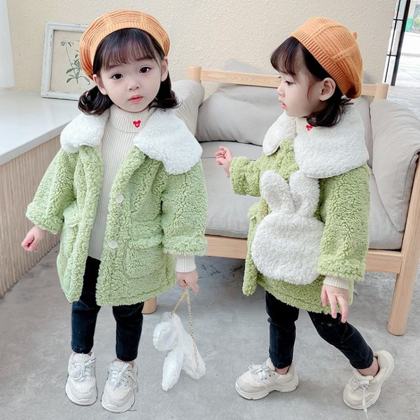 Igapäevane taskute ja nööpidega laste sulejope