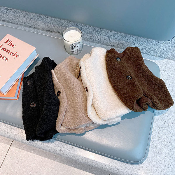 Lühike ovaalse krae ja nööpidega lastevest tüdrukutele