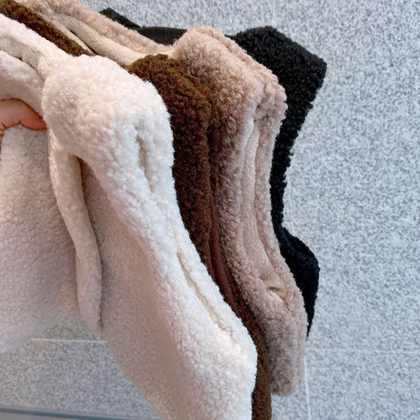 Lühike ovaalse krae ja nööpidega lastevest tüdrukutele