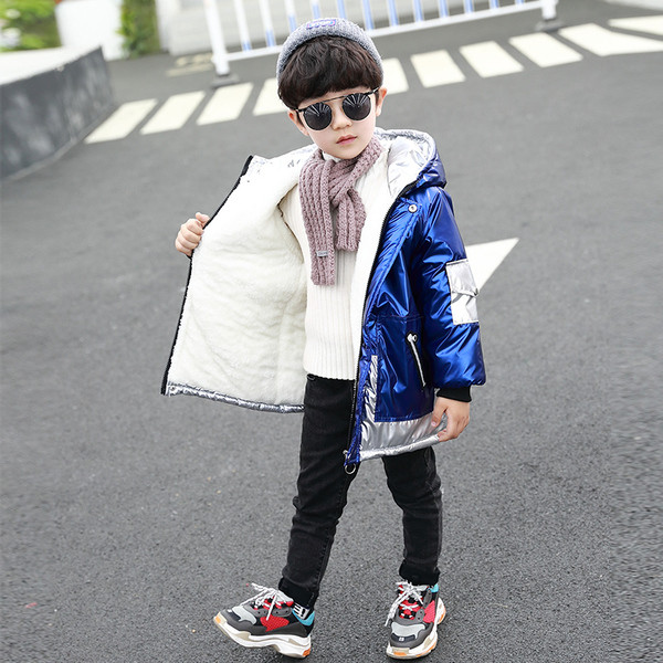 Dječja jakna za dječake s kapuljačom u plavoj boji