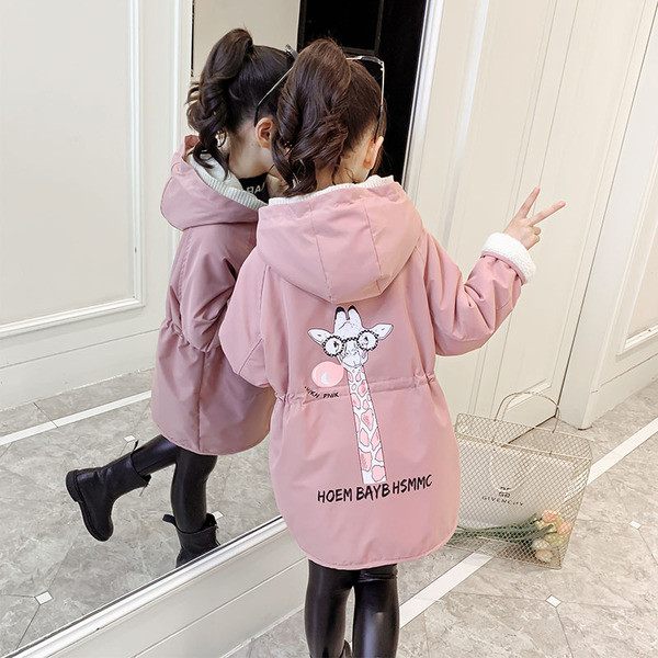 Laste kaasaegne sügistalvine jakk aplikatsiooniga seljal ja kapuutsil