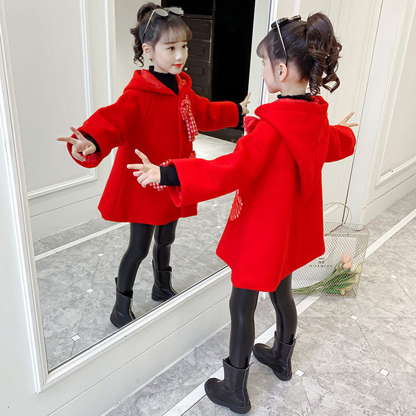 Model jesensko-zimskog dječjeg kaputa s kapuljačom