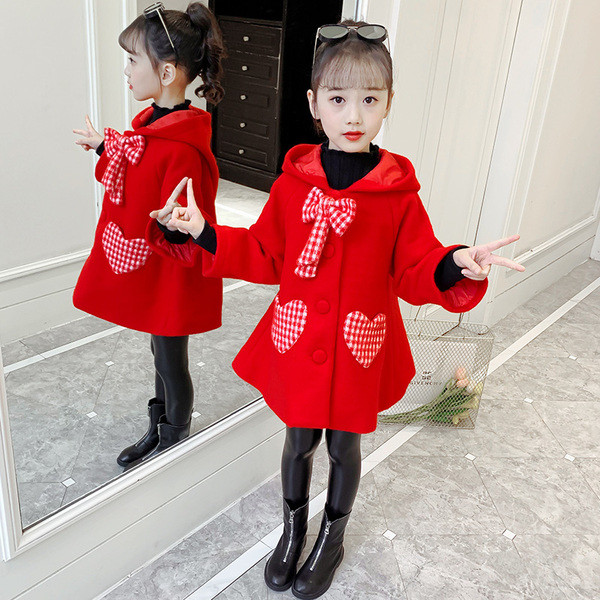 Model jesensko-zimskog dječjeg kaputa s kapuljačom