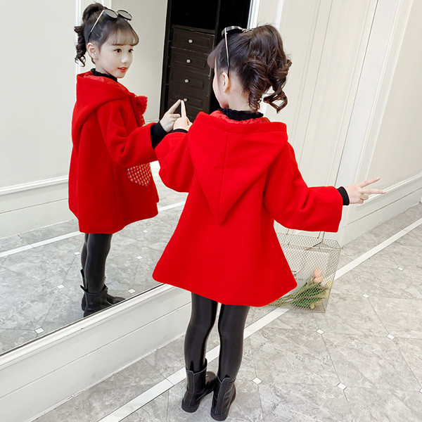 Model jesensko-zimskog dječjeg kaputa s kapuljačom