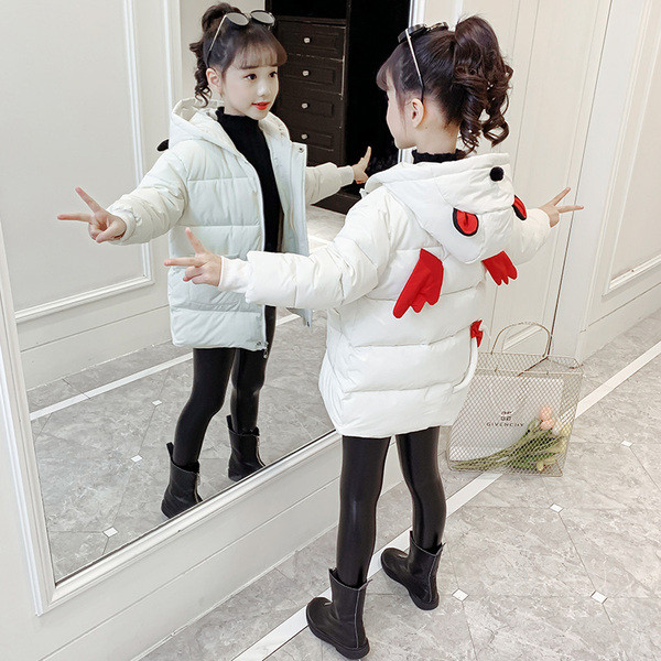 Novi model dječje jakne sa 3D elementom na leđima i kapuljačom