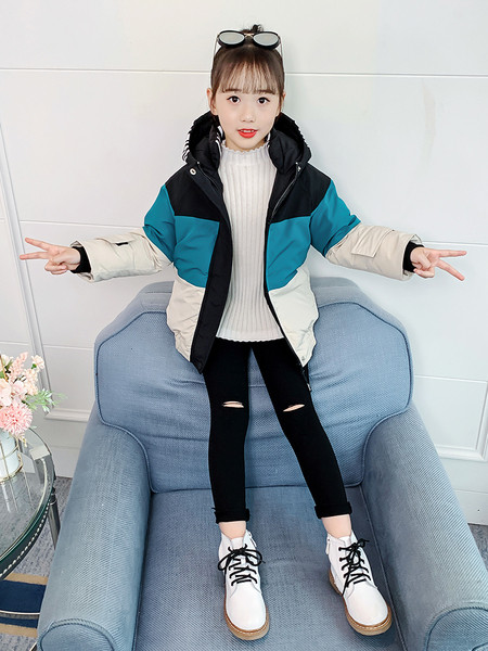 Laste sügis-talvine jope, mille kapuutsil on kiri