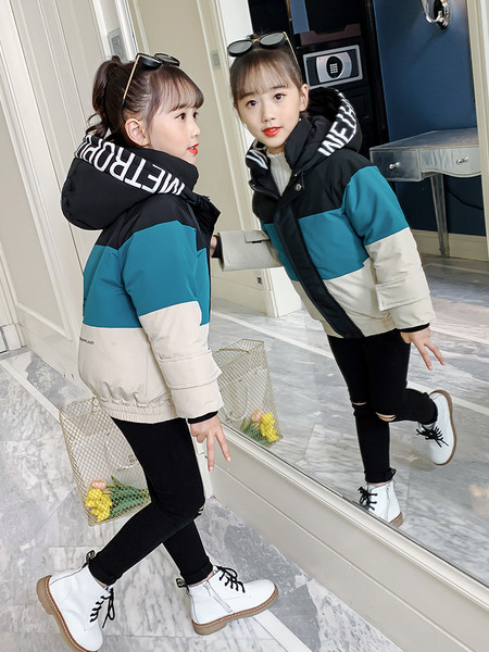 Laste sügis-talvine jope, mille kapuutsil on kiri