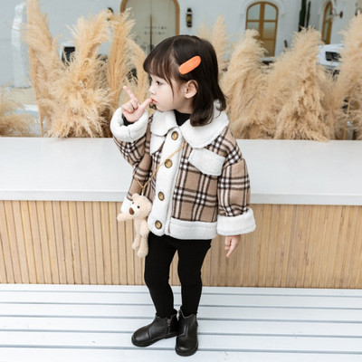 Ruuduline nööpide ja 3D elemendiga lastejakk tüdrukutele