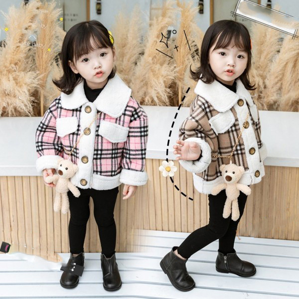 Ruuduline nööpide ja 3D elemendiga lastejakk tüdrukutele