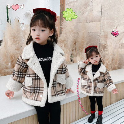 Taskutega ruuduline lastejakk tüdrukutele