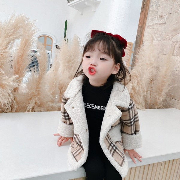 Taskutega ruuduline lastejakk tüdrukutele