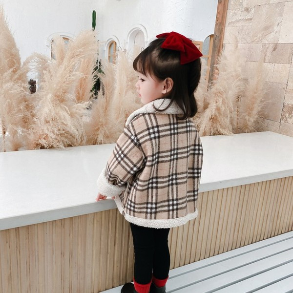 Taskutega ruuduline lastejakk tüdrukutele