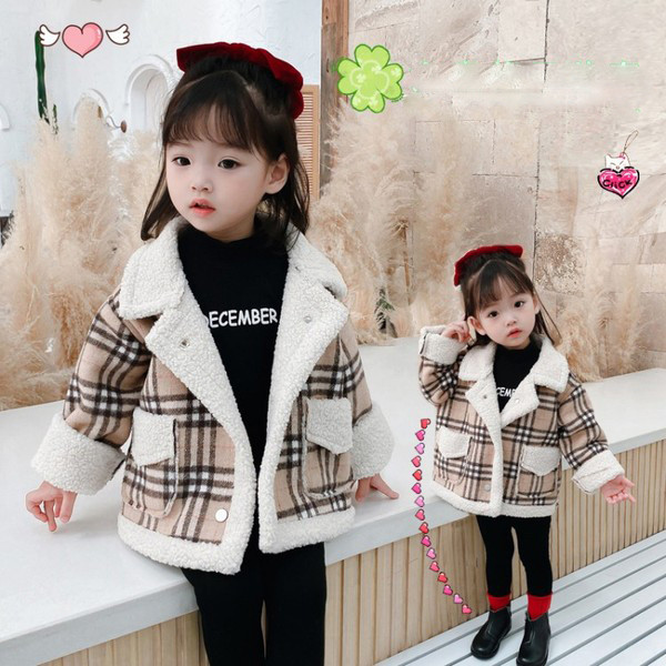 Taskutega ruuduline lastejakk tüdrukutele