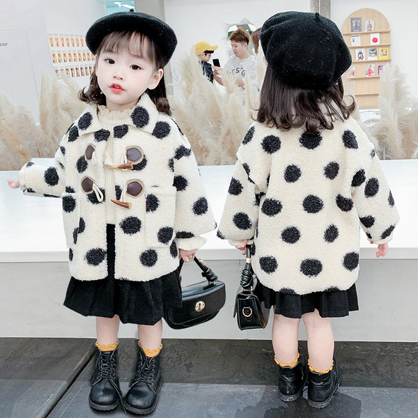 Valgete täppidega udusulgedega lastemantel tüdrukutele