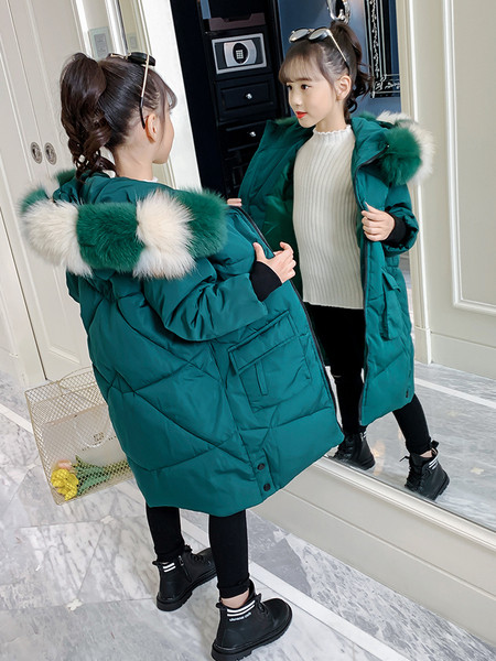 Χειμερινό παιδικό μπουφάν για κορίτσια με χρωματιστή γούνα στην κουκούλα