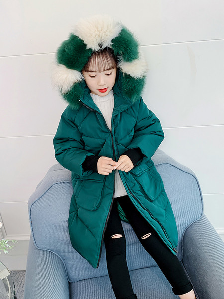 Χειμερινό παιδικό μπουφάν για κορίτσια με χρωματιστή γούνα στην κουκούλα