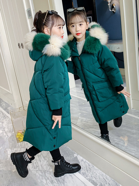 Χειμερινό παιδικό μπουφάν για κορίτσια με χρωματιστή γούνα στην κουκούλα