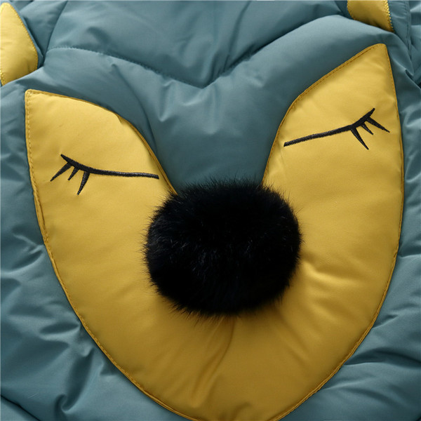 Παιδικό μπουφάν για κορίτσια και αγόρια με κουκούλα και 3D στοιχείο στη πλάτη